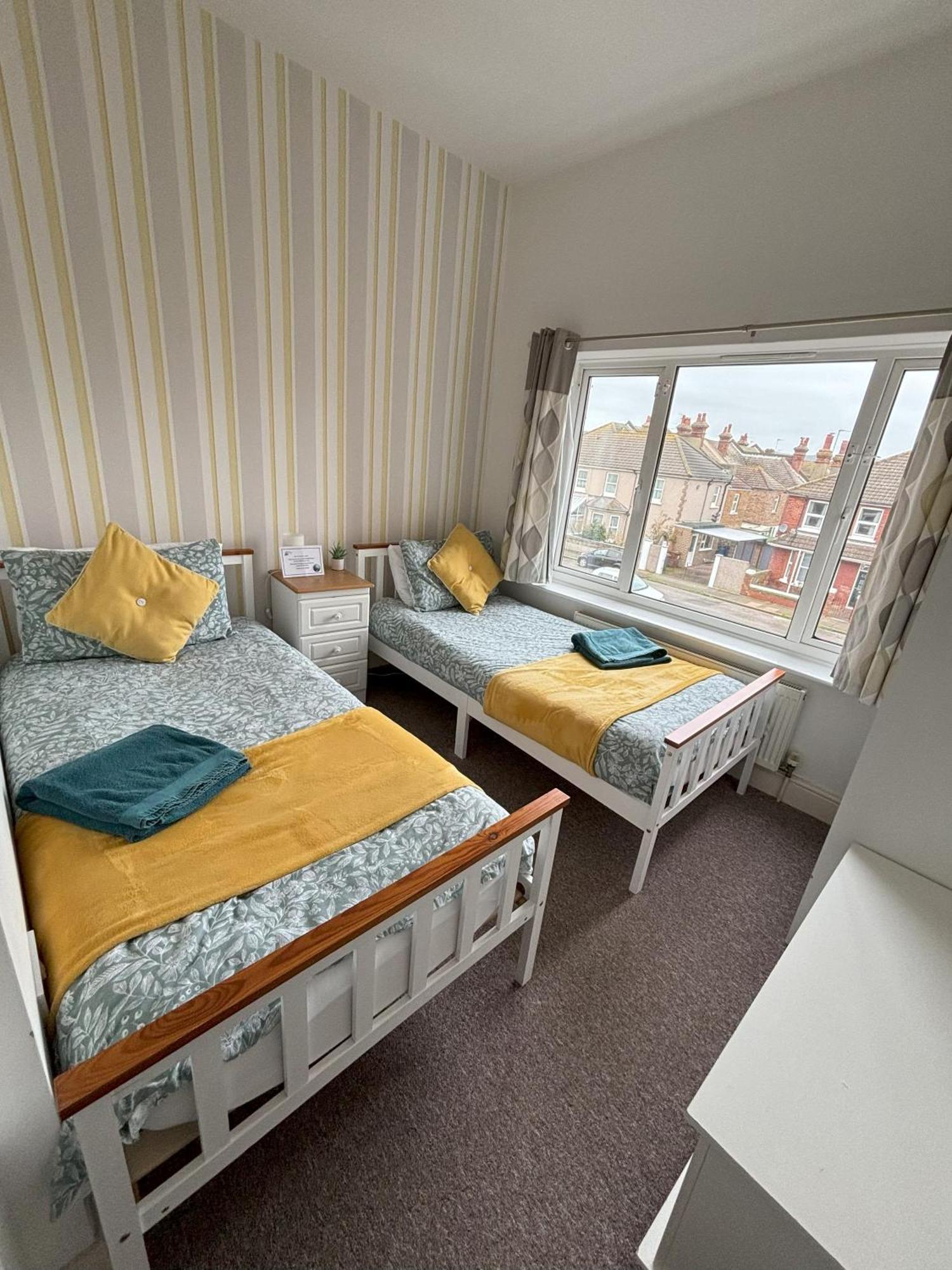 Seabreeze Apartment Eastbourne Exteriör bild
