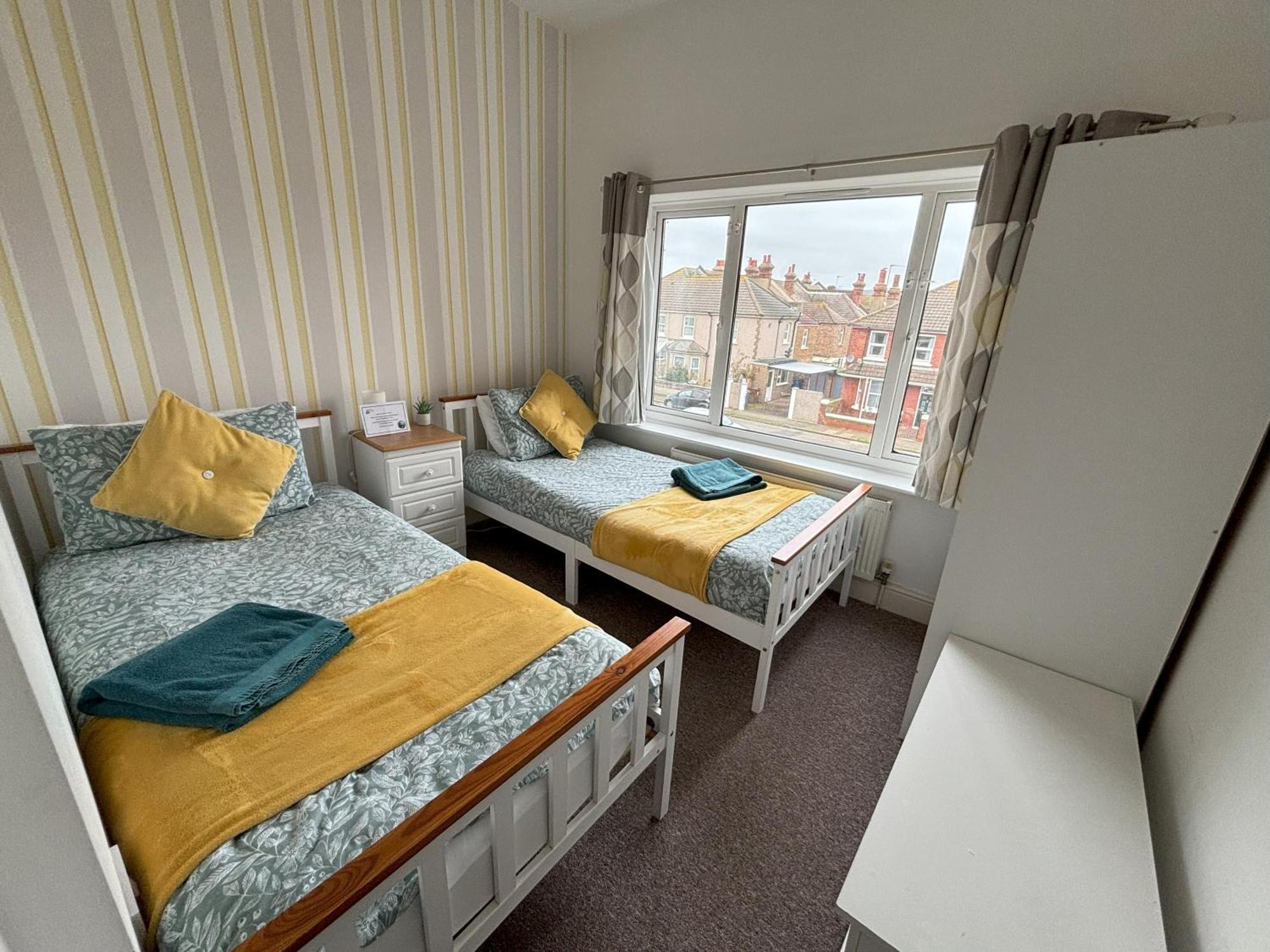 Seabreeze Apartment Eastbourne Exteriör bild