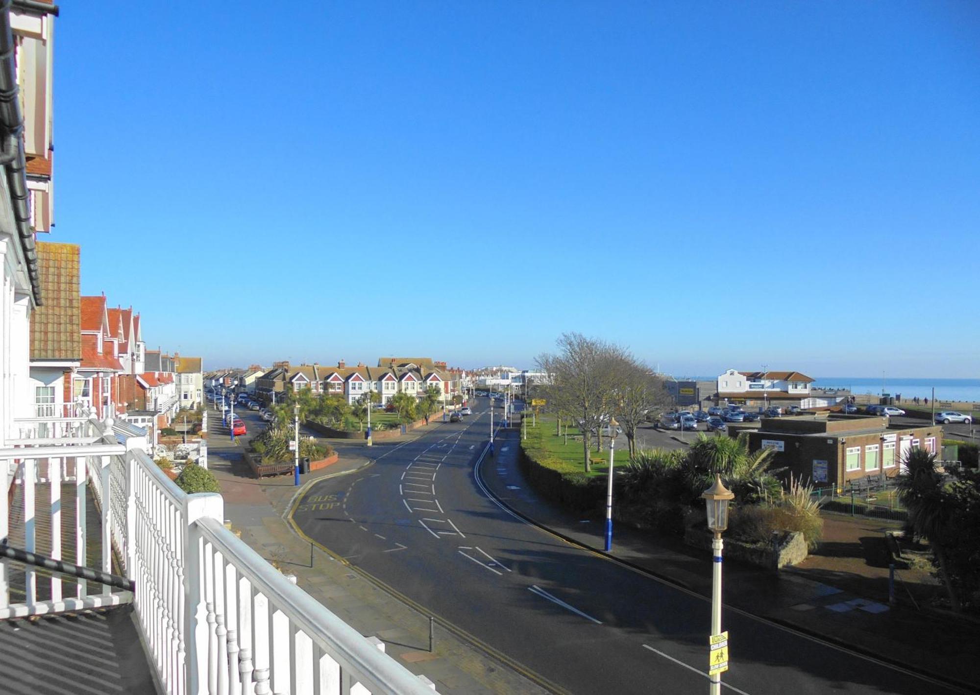 Seabreeze Apartment Eastbourne Exteriör bild