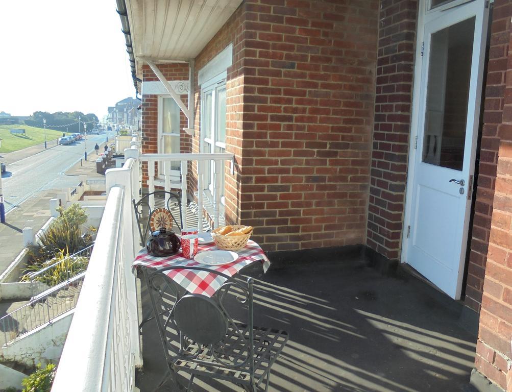 Seabreeze Apartment Eastbourne Exteriör bild