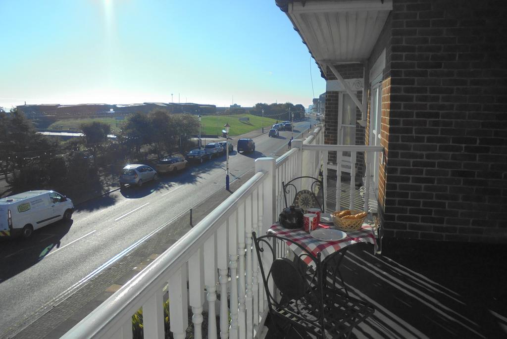 Seabreeze Apartment Eastbourne Exteriör bild